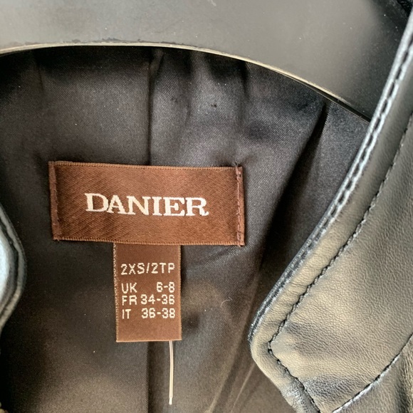 Danier authentic leather jacket - Picture 2 of 2